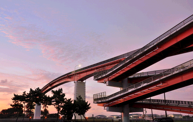 夕暮れの中の島大橋